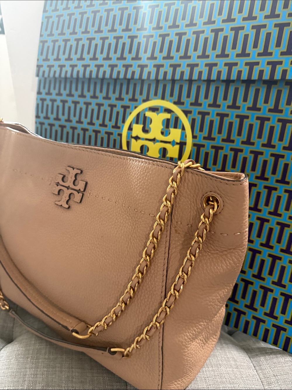 Tory Burch Mcgraw Shoulder Bag - Picture 2 of 11